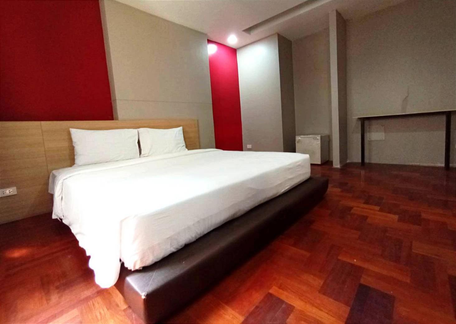 Go Inn Silom Bts Surasak X โกอินน์ สีลม บีทีเอส สถานีสุรศักดิ์ Bangkok Bagian luar foto
